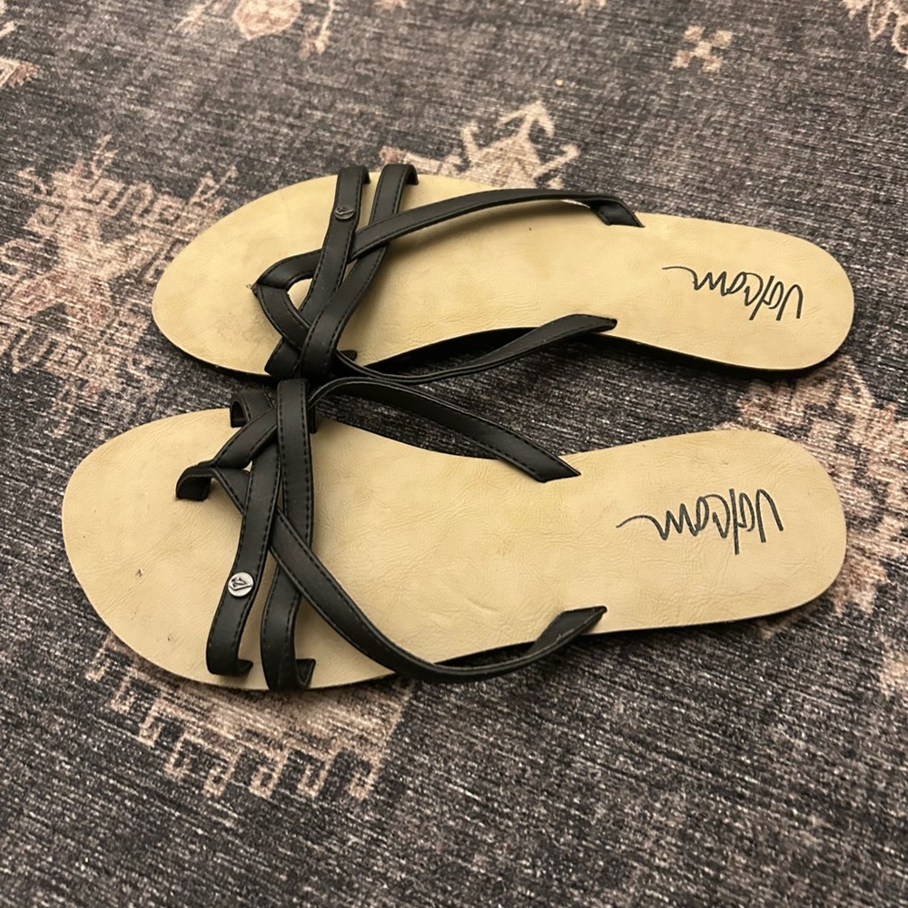 Volcom Flip flops - Picture 2 of 3
